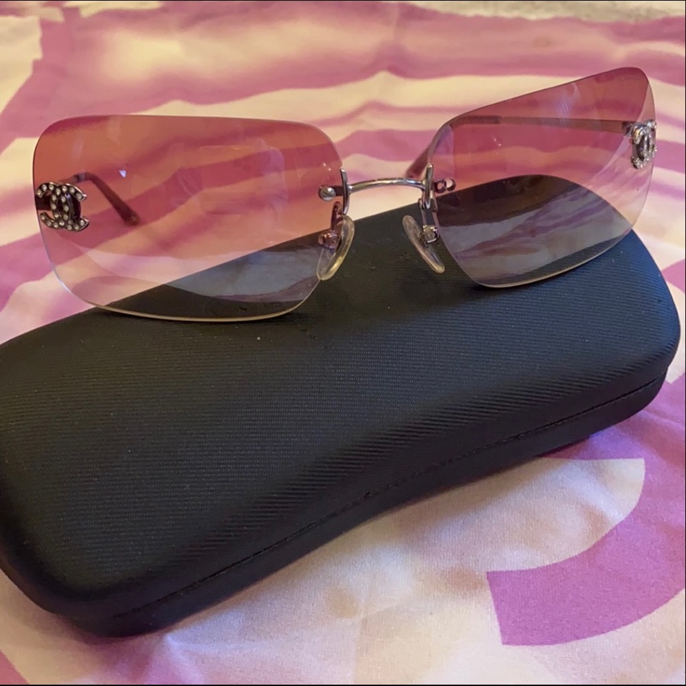 RARE AUTHENTIC VINTAGE CHANEL Y2K CRYSTAL CC RIMLESS SUNGLASSES ⭐️⭐️⭐️⭐️⭐️ - Picture 8 of 16